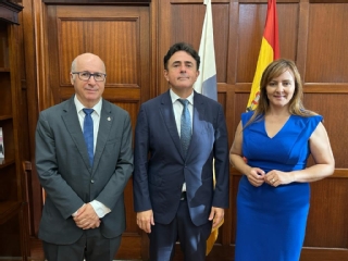 El presidente Lorenzo Bragado con la consejera Nieves Lady Barreto y el viceconsejero Cesáreo Rodríguez Santos
